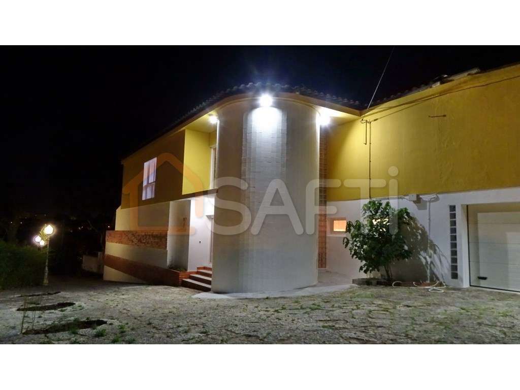 Espaçosa Moradia T6 + Anexo T2 - Oeiras - Oferta Escritura - Grande imagem: 4/37