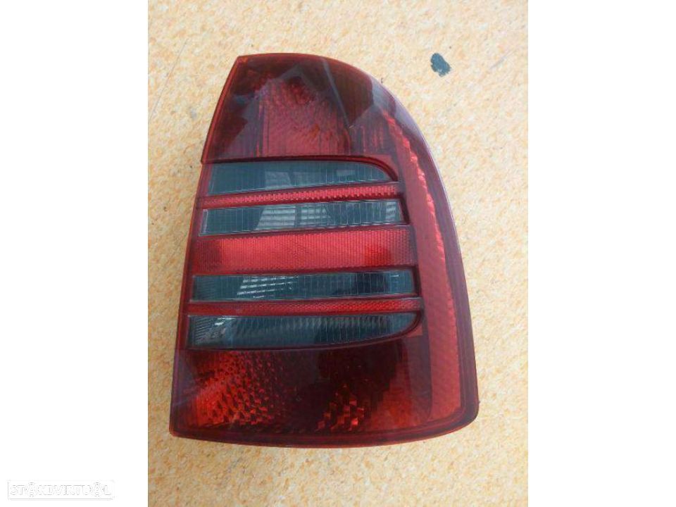 Farolim farol tras direito skoda superb - 2