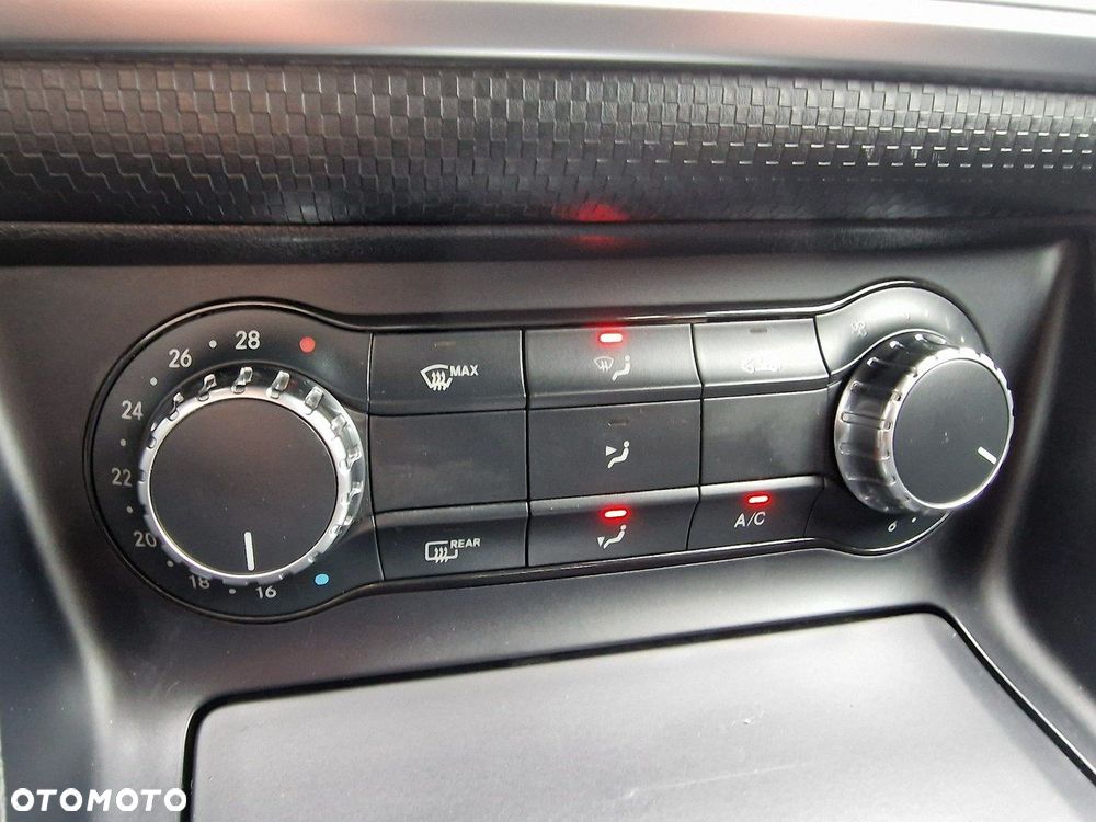 Mercedes-Benz Klasa A 180 (BlueEFFICIENCY) Urban - 29