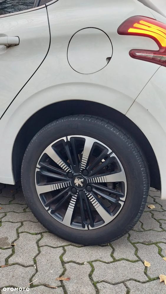 Peugeot 208 1.2 PureTech Allure S&S - 3