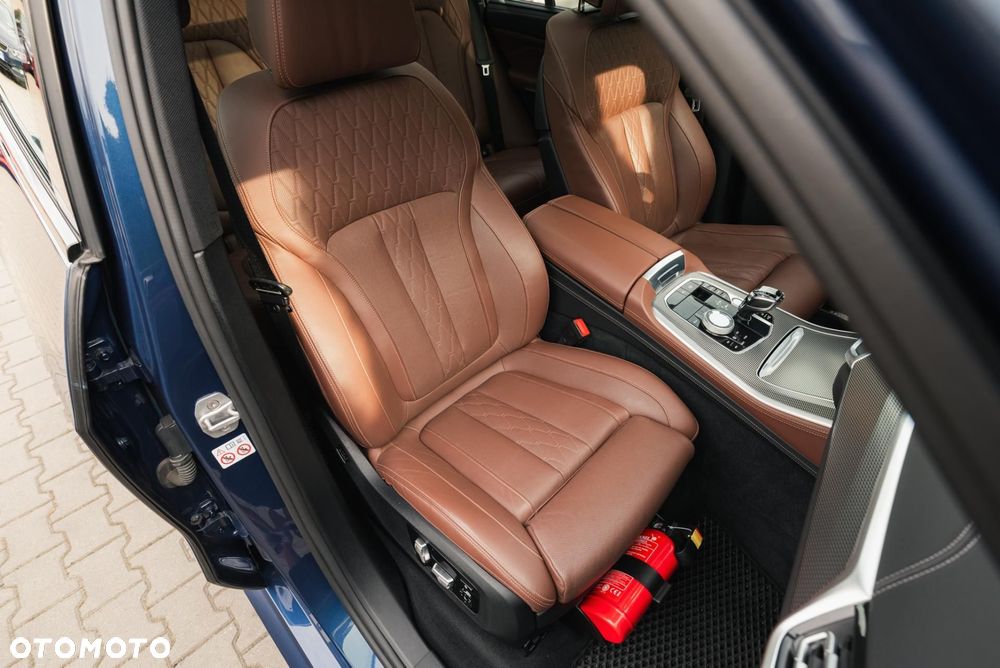 BMW X5 M50i - 14