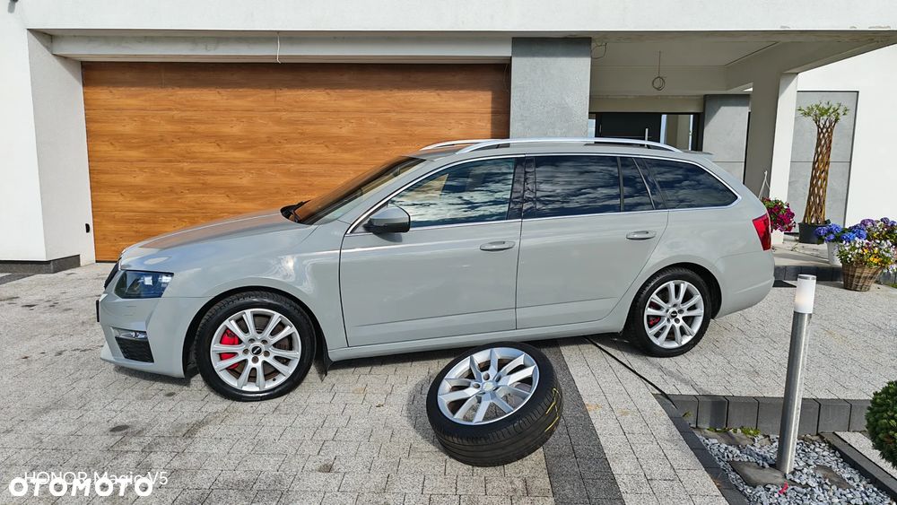 Skoda Octavia 2.0 TDI DSG RS - 36