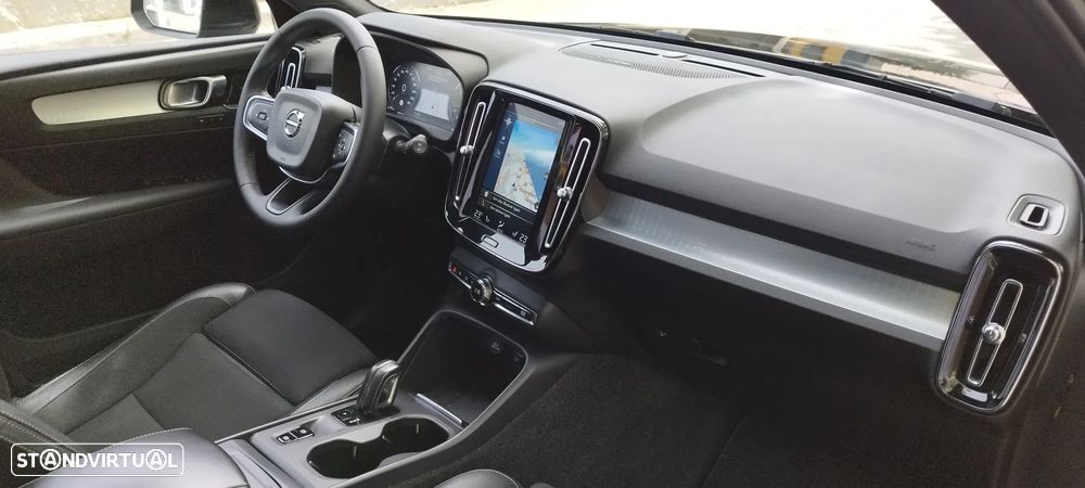 Volvo XC 40 2.0 D3 Momentum Plus - 22