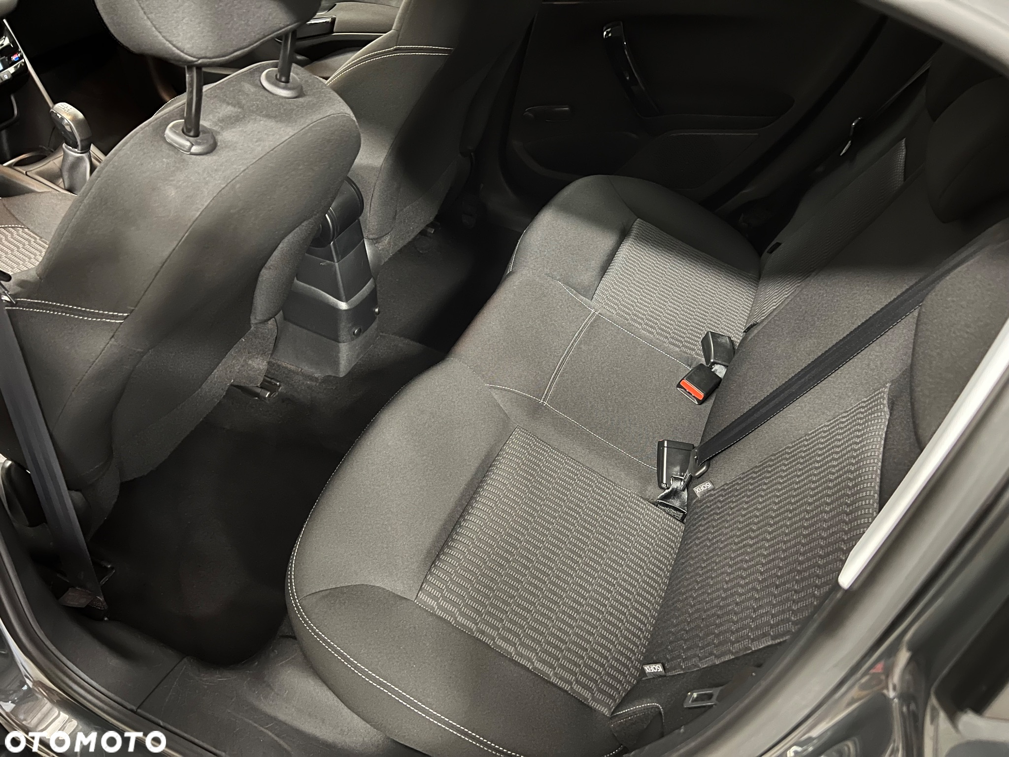 Peugeot 208 - 34