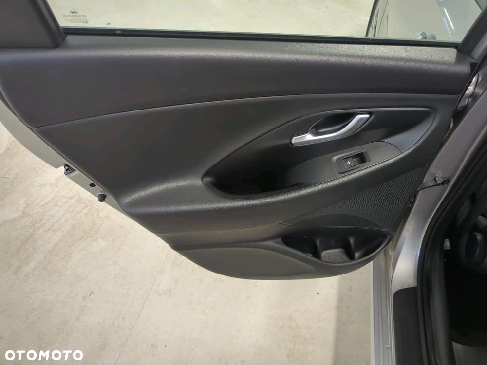 Hyundai i30 1.5 DPI Classic + - 17