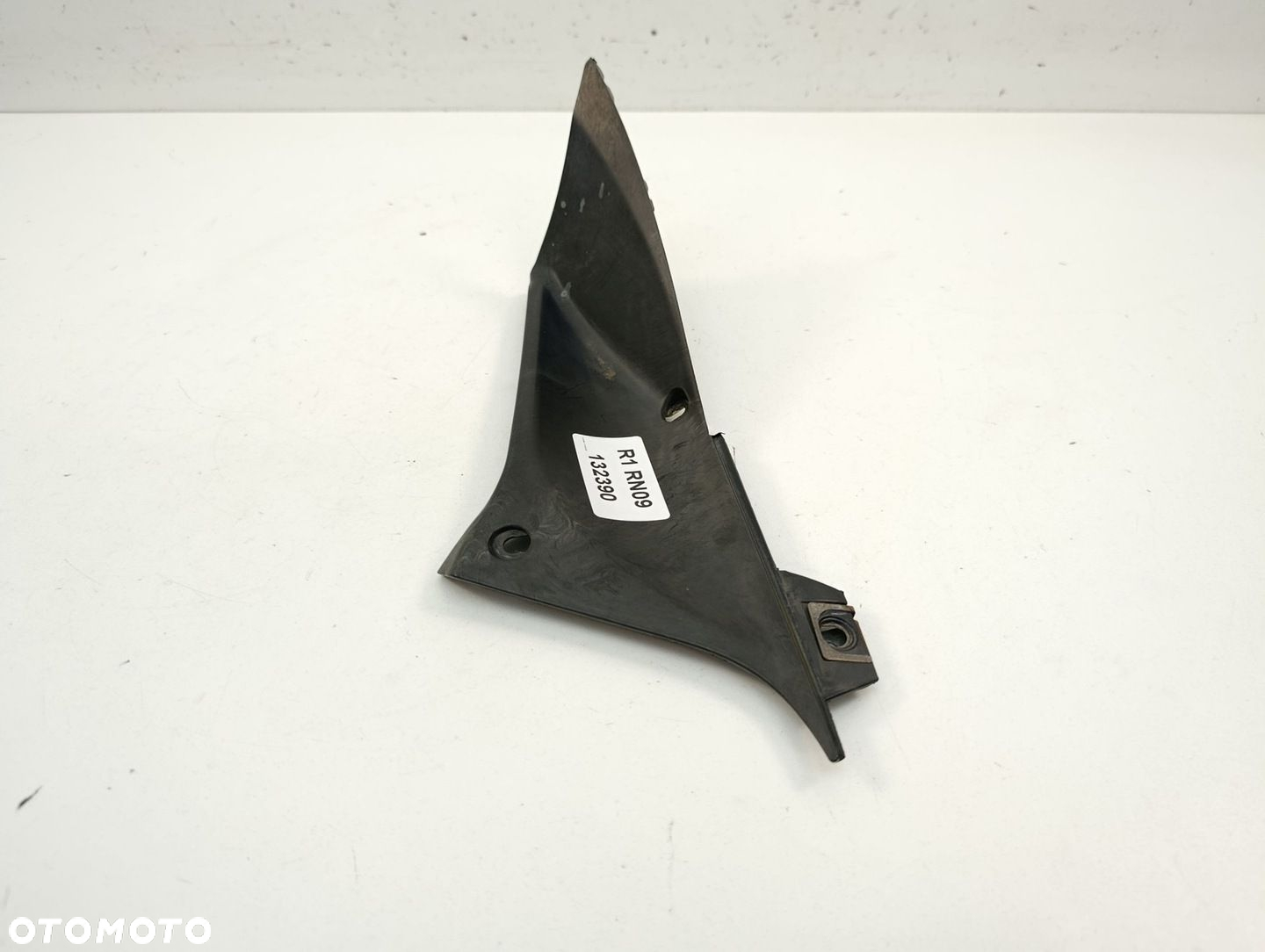 YAMAHA R1 RN09 WYPEŁNIENIE PRAWE - 3