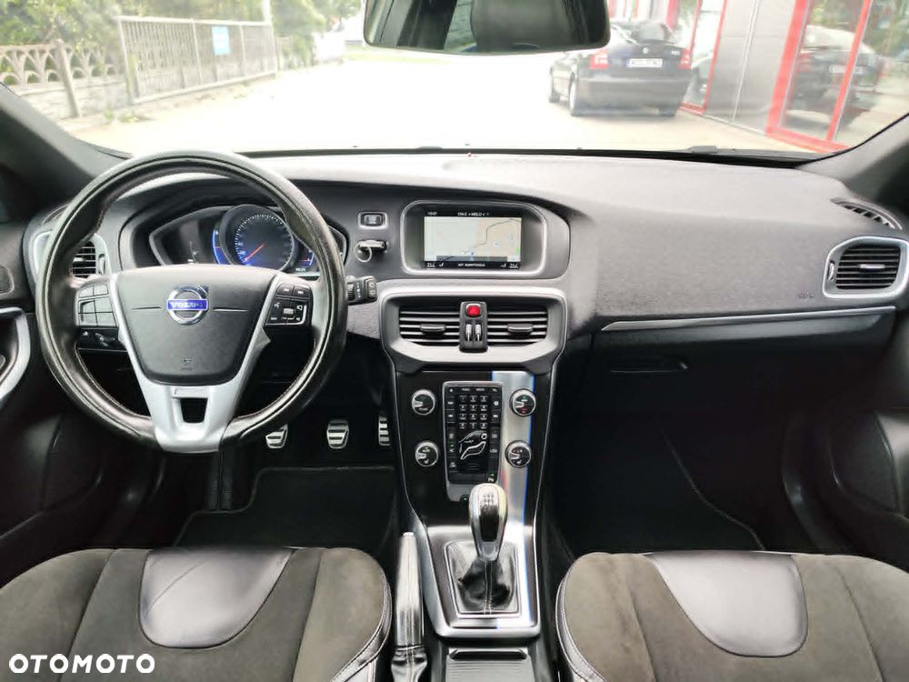 Volvo V40 D2 Drive-E R-Design Momentum - 18