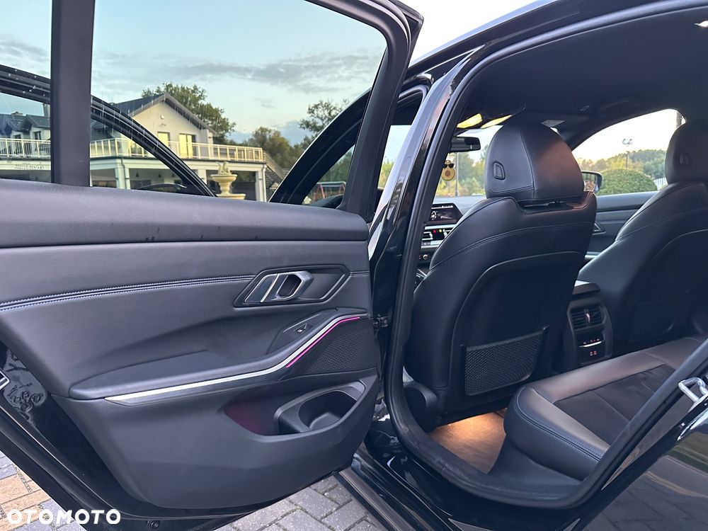 BMW Seria 3 320d xDrive - 17