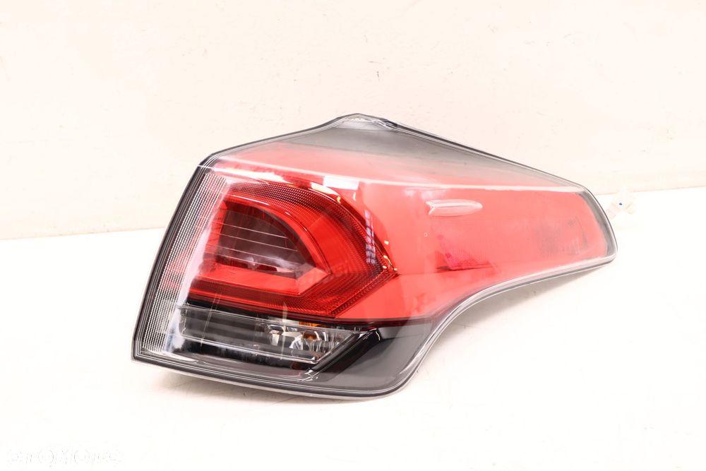 TOYOTA RAV4 IV LIFT LAMPA PRAWA TYŁ - 1
