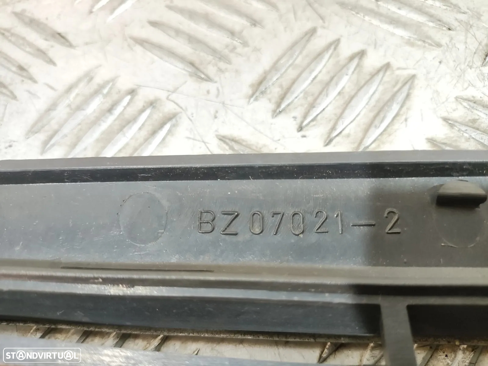 GRELHA CENTRAL FRENTE FRONTAL ORIGINAL MERCEDES BENZ W211 A2118800383 - 7