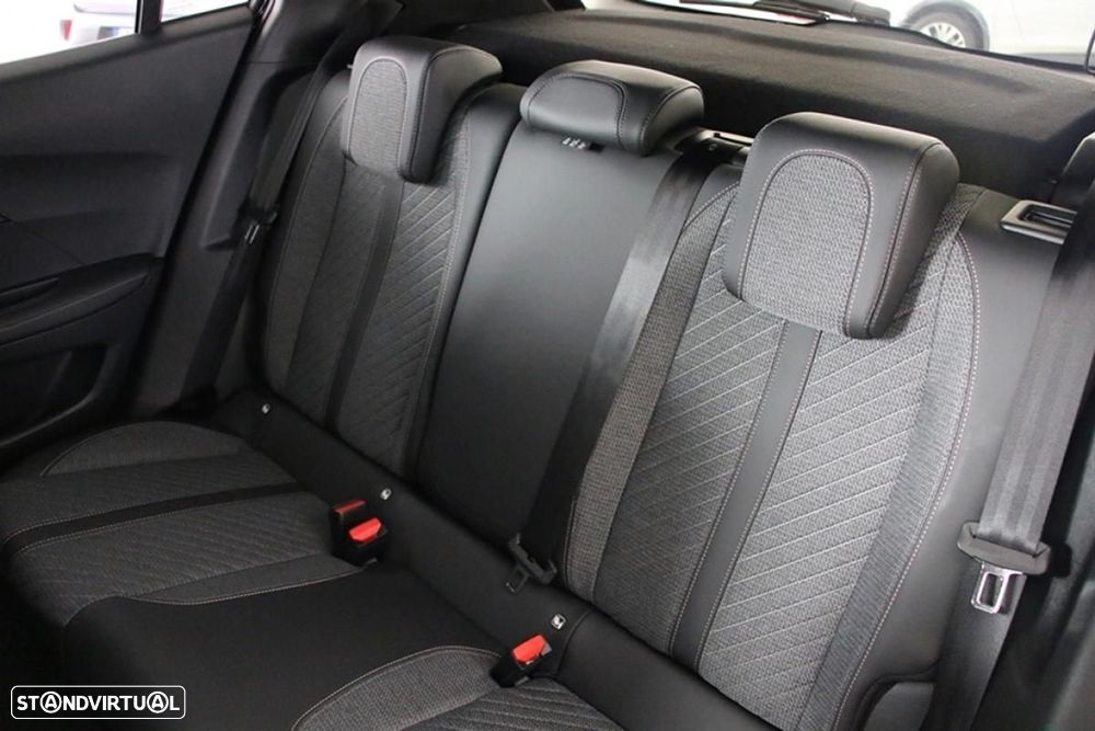 Peugeot 2008 1.2 PureTech Allure EAT8 - 30