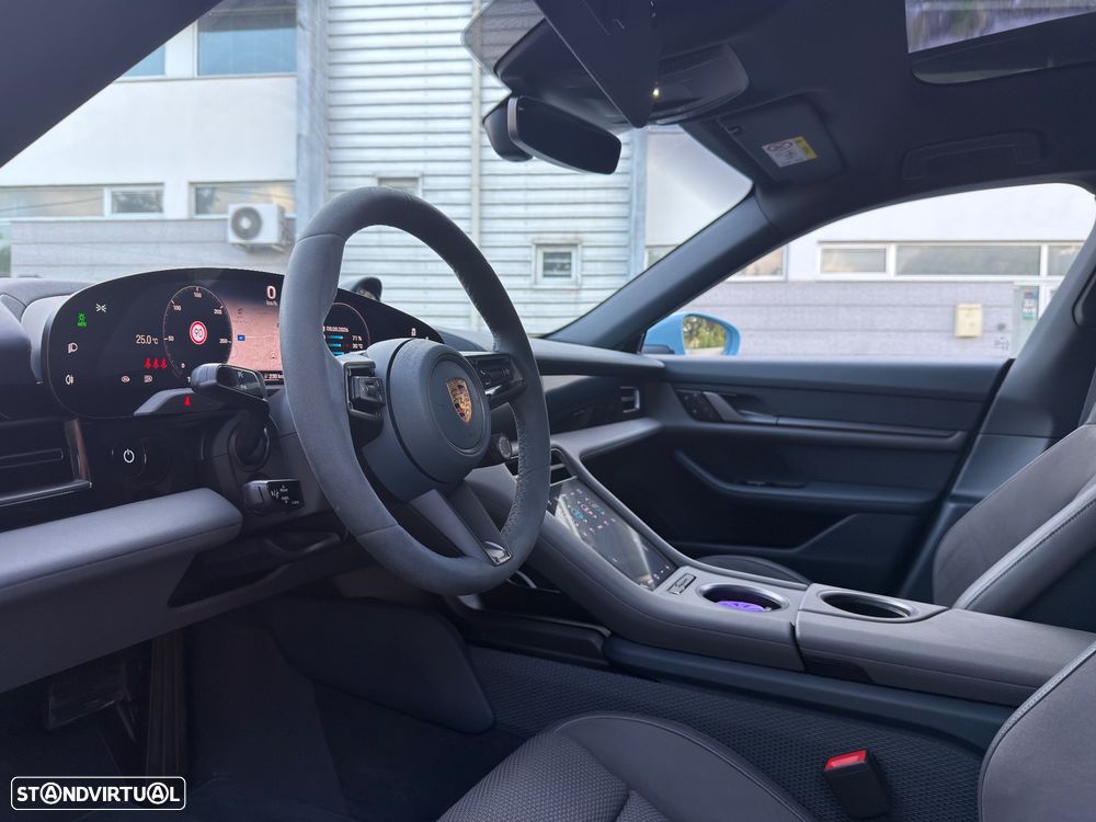 Porsche Taycan Cross Turismo 4 - 35
