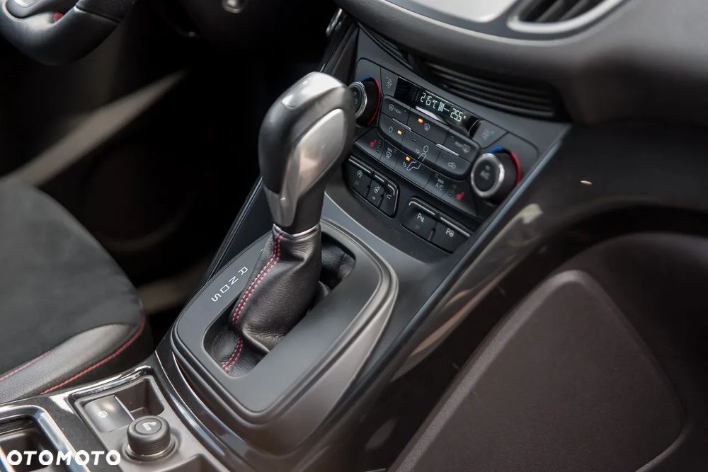 Ford Kuga 2.0 TDCi 2x4 ST-Line - 27