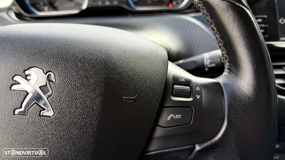 Peugeot 2008 1.2 PureTech Allure EAT6 - 19