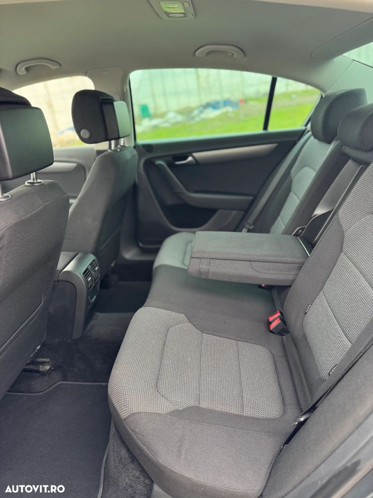 Volkswagen Passat 2.0 Blue TDI SCR Comfortline - 9