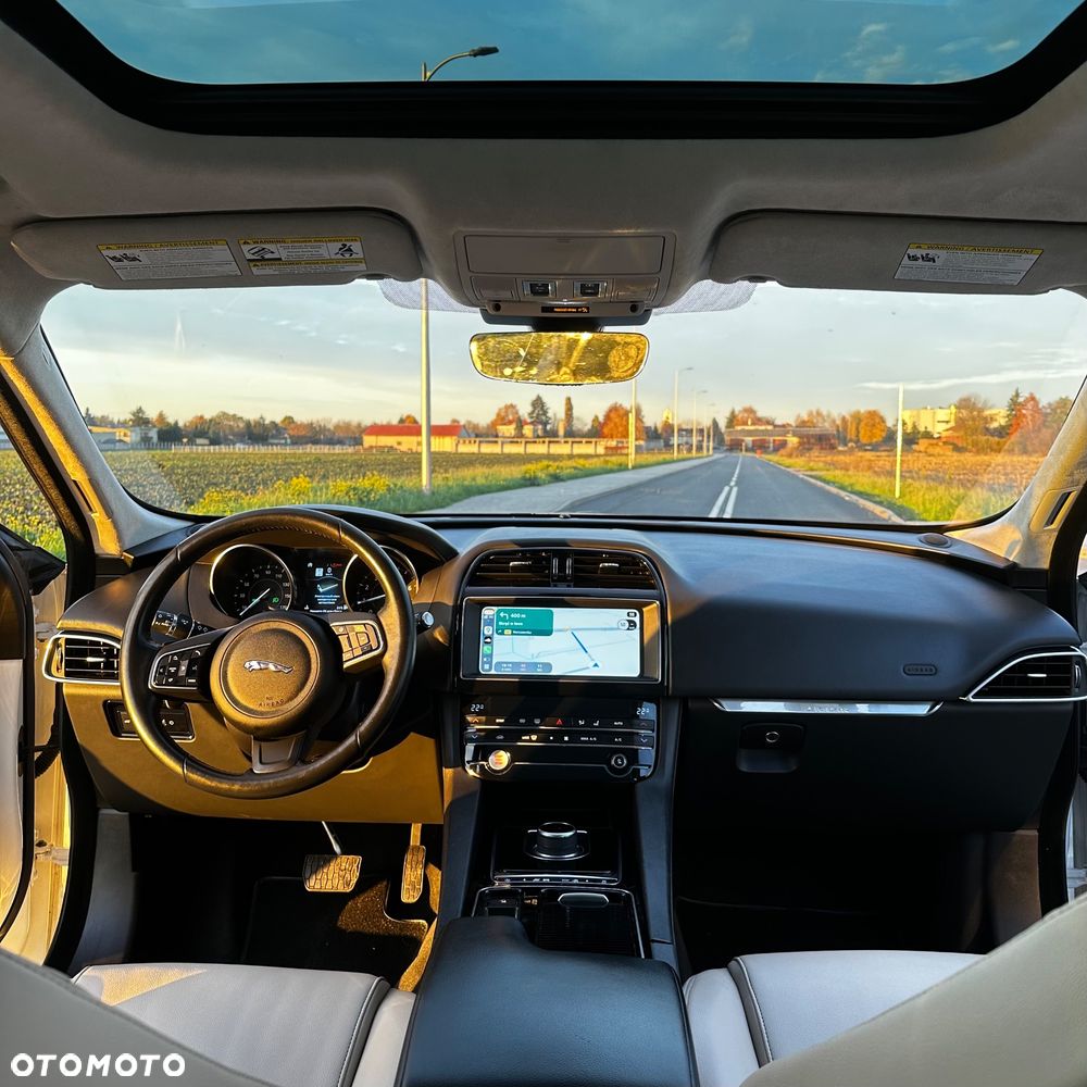 Jaguar F-Pace 25t AWD Prestige - 12