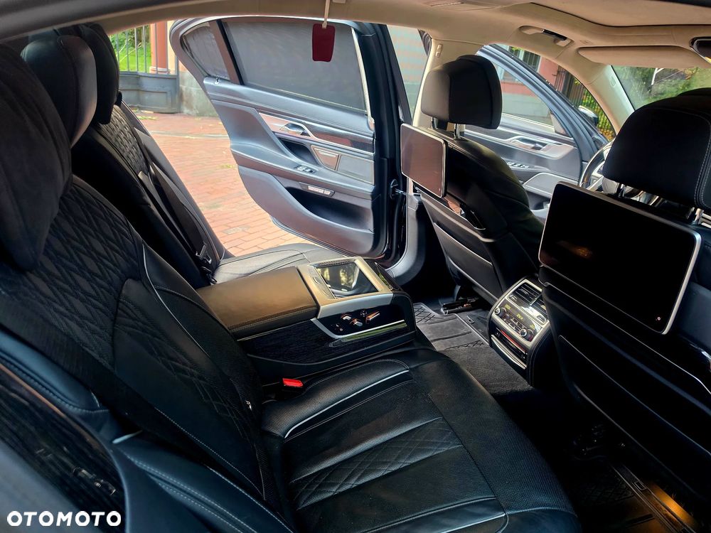 BMW Seria 7 750Li - 12