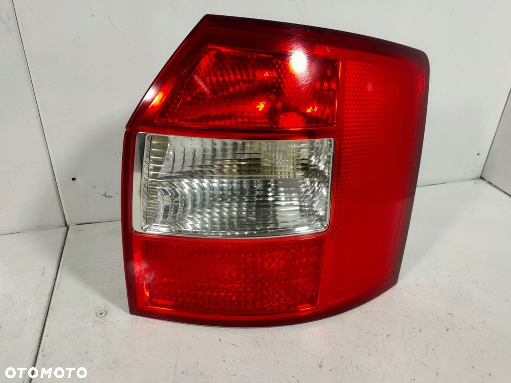 lampa prawa tył audi a4 b6 kombi ładna - 4