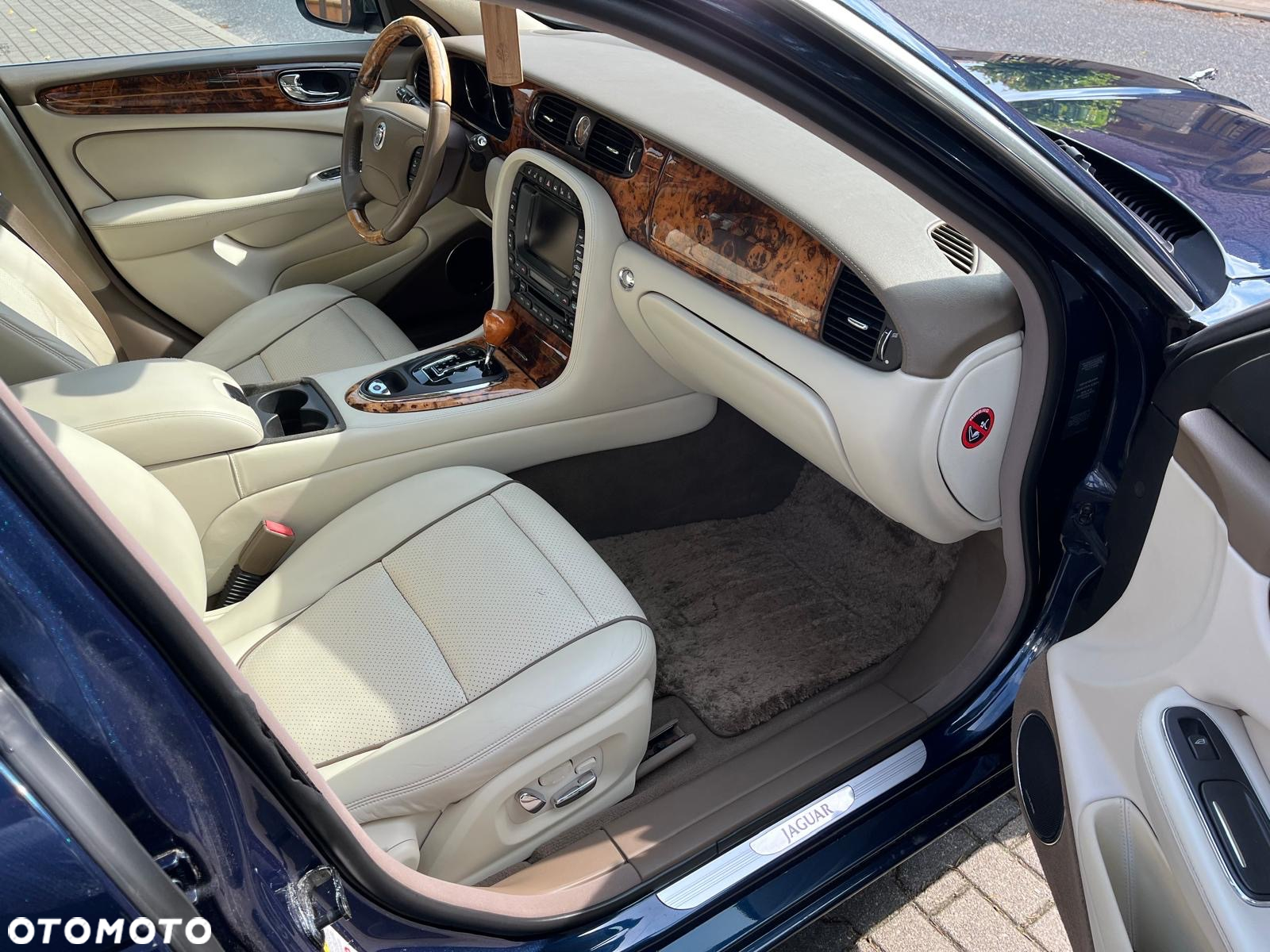 Jaguar XJ XJ8 4.2 LWB - 26