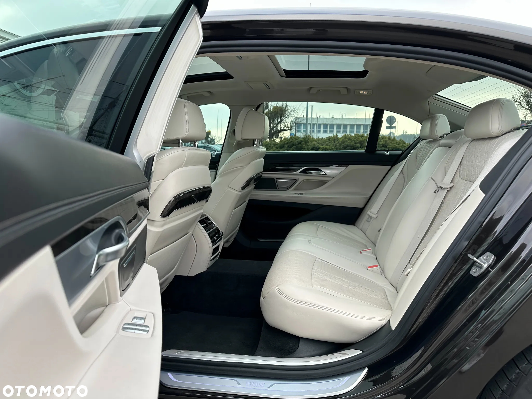 BMW Seria 7 740Li - 16