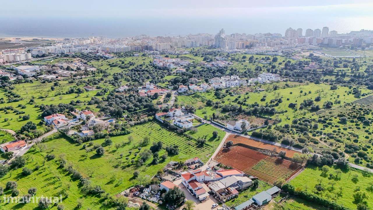 Terreno Misto com Potencial Construtivo de 2 Moradias T4 com Piscina, - Grande imagem: 4/16