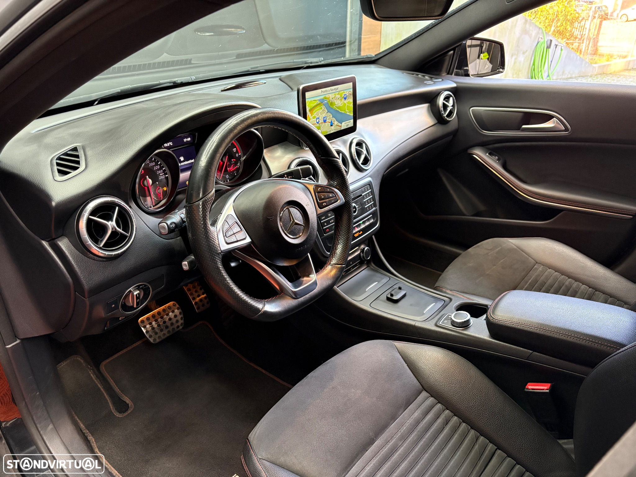 Mercedes-Benz CLA 200 d Shooting Brake AMG Line Aut. - 33