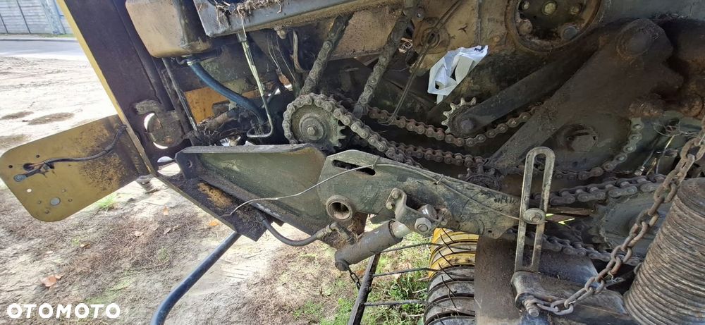 New Holland BR740 - 17