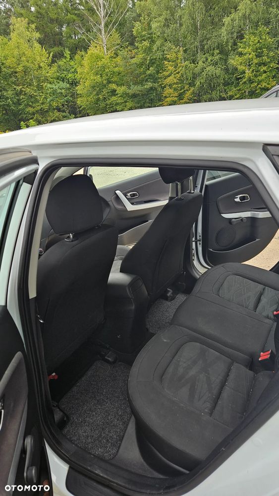 Kia Ceed - 8