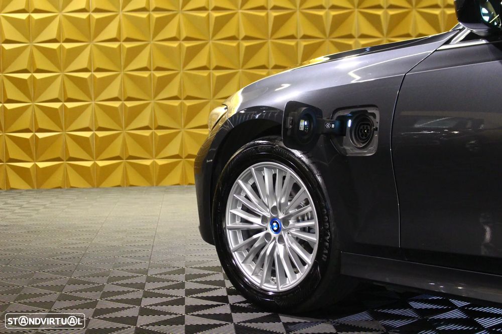 BMW 320 e Line Luxury Auto - 14