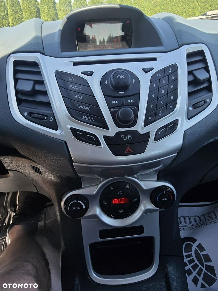 Ford Fiesta - 22