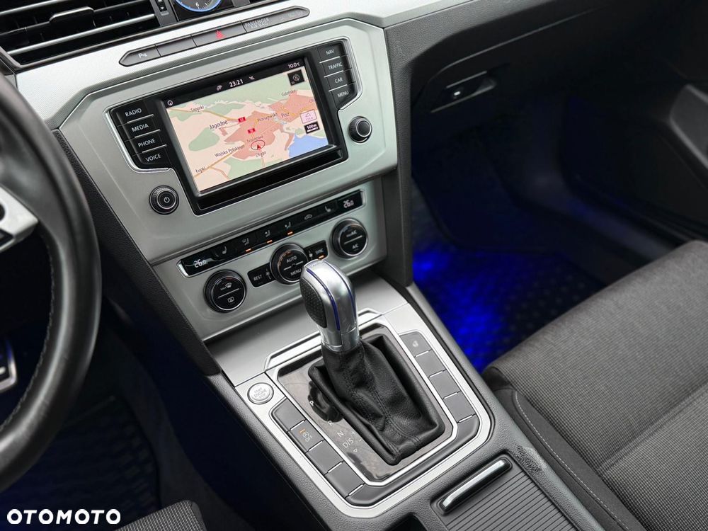 Volkswagen Passat - 13