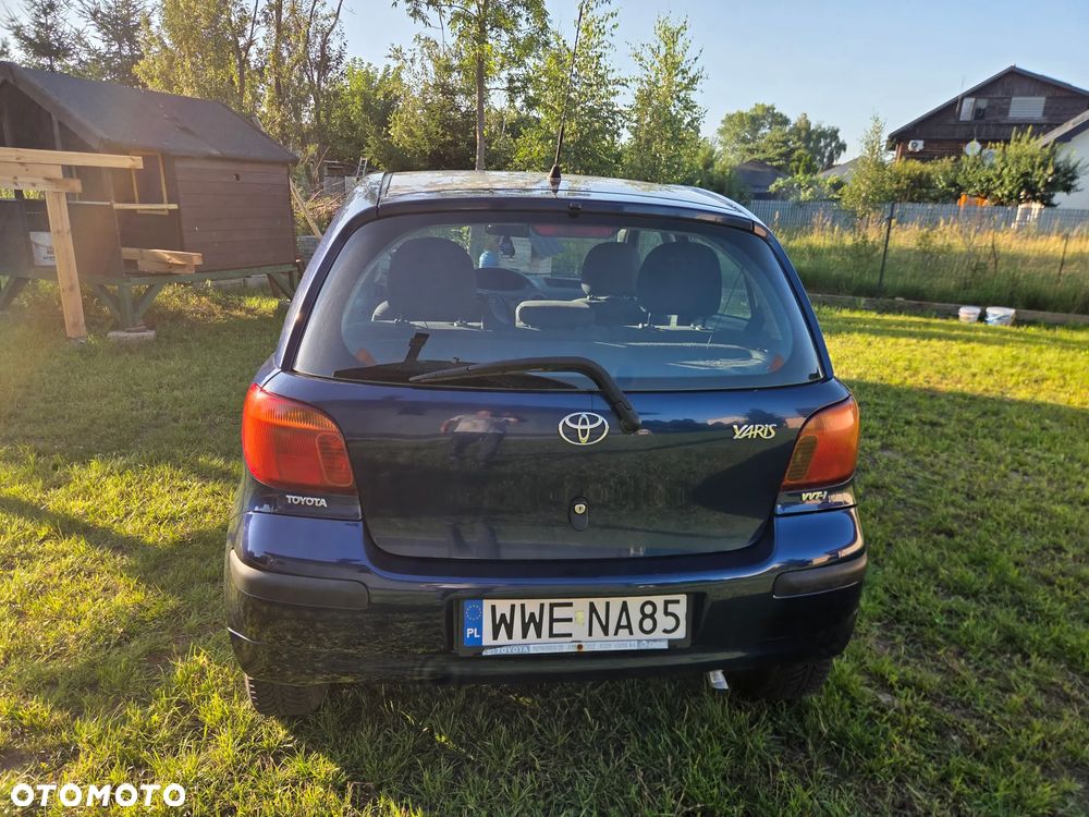 Toyota Yaris 1.0 Base - 4