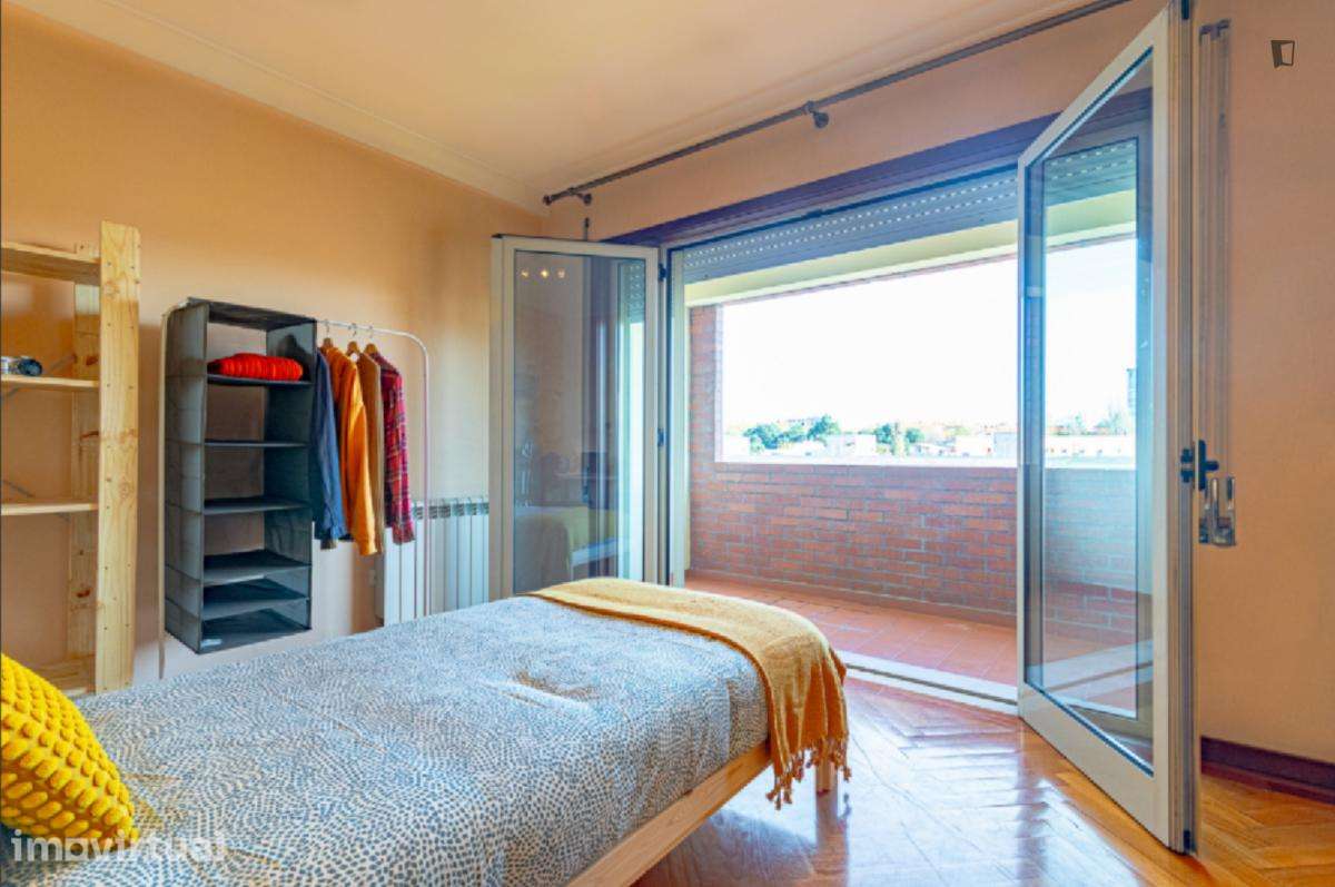 Quarto - localizado em Paranhos Porto - Grande imagem: 2/13