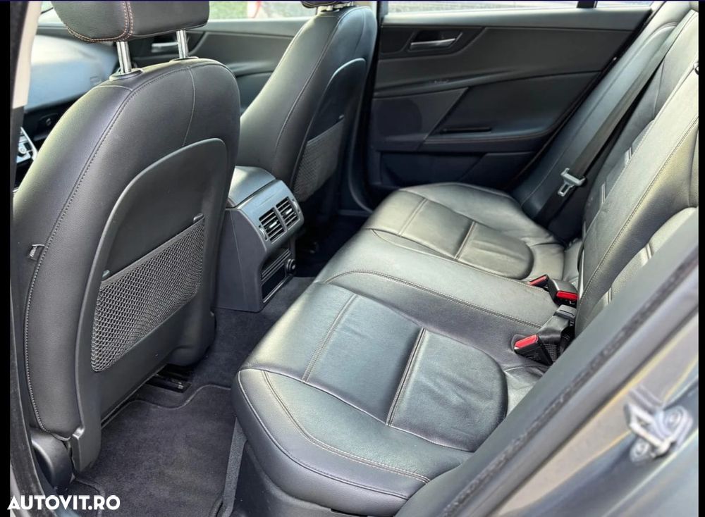 Jaguar XE 2.0 AWD Prestige - 4