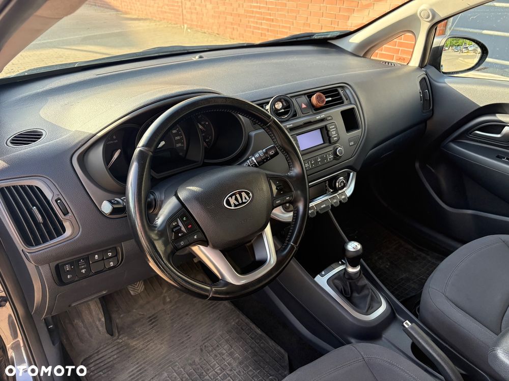 Kia Rio 1.2 L - 5