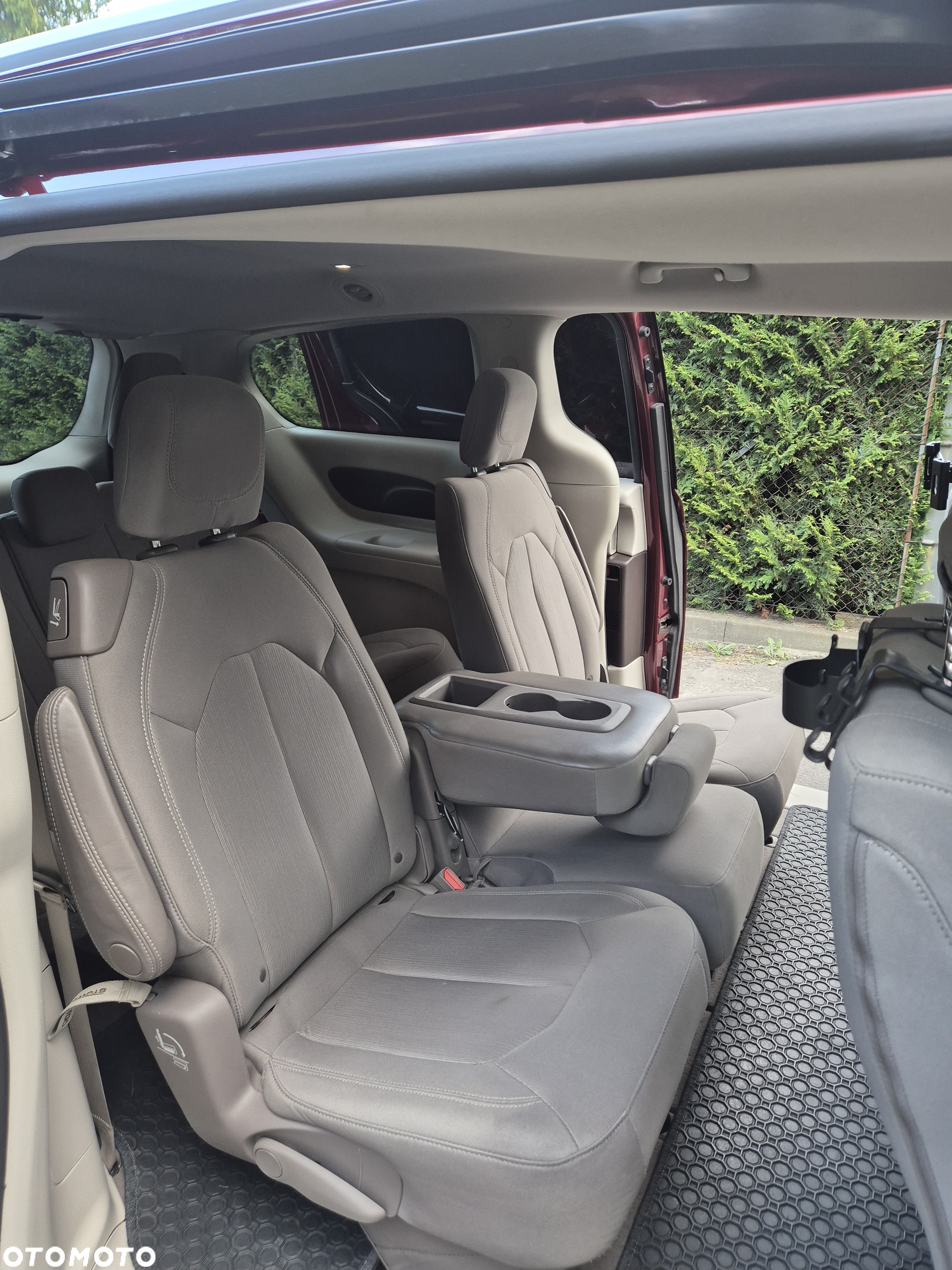 Chrysler Pacifica - 12