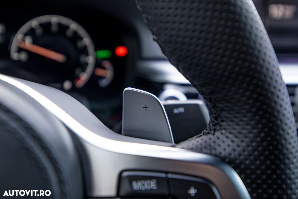 BMW Seria 5 520i AT - 28