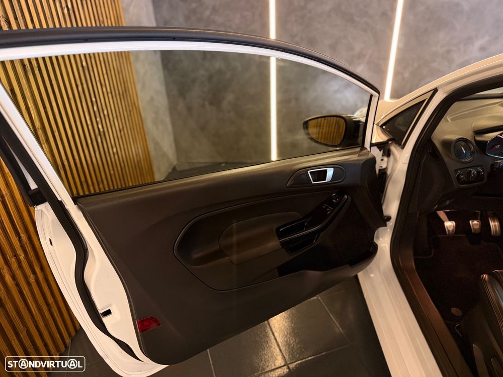 Ford Fiesta 1.6 EcoBoost c/ Pack Pele Desportiva ST - 18