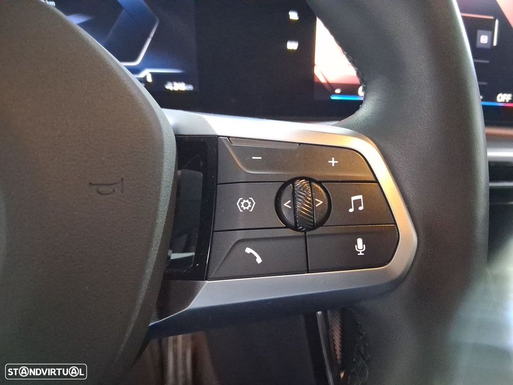 BMW iX2 eDrive20 Pack Desportivo M - 18