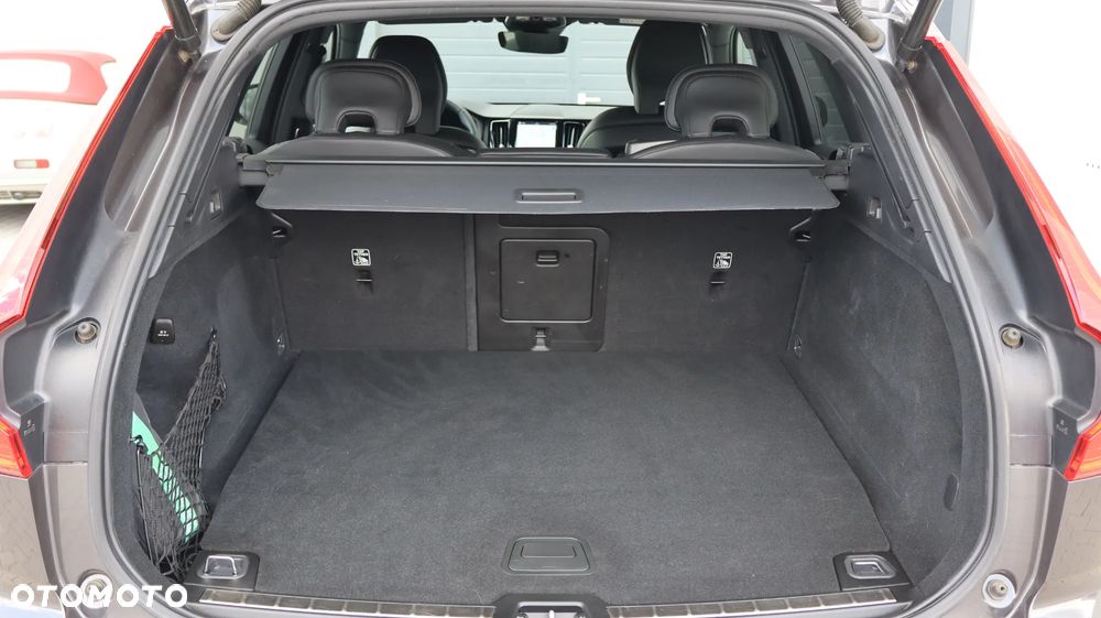 Volvo XC 60 T6 Plug-In Hybrid AWD Plus Dark - 19