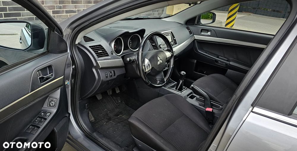 Mitsubishi Lancer 1.6 Intense - 11