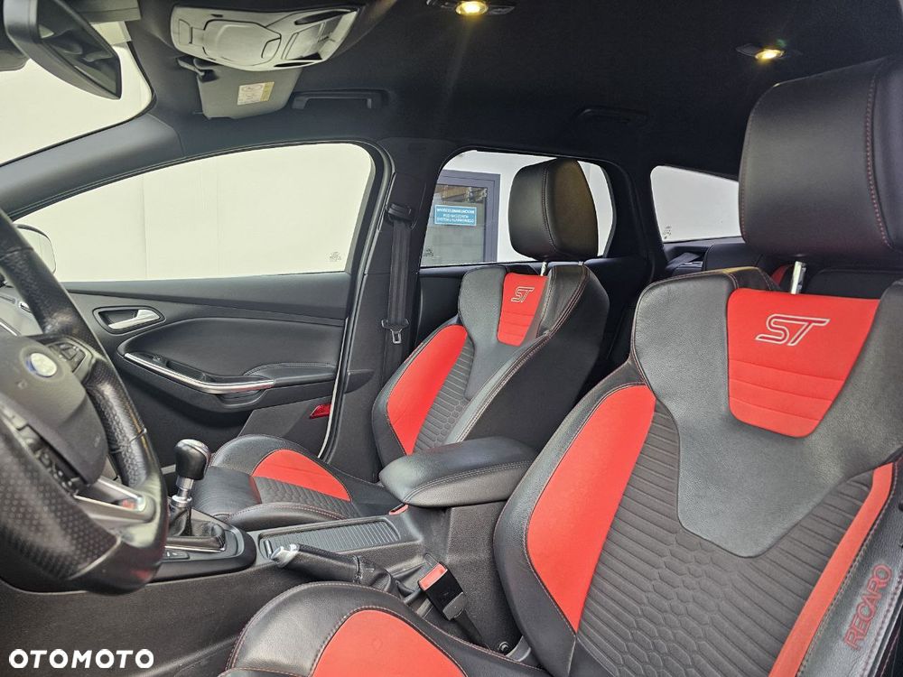 Ford Focus SW ST - 17