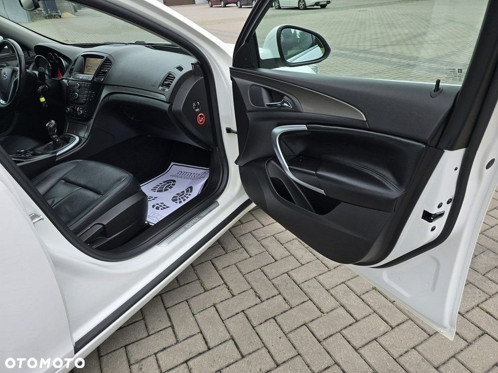 Opel Insignia - 25