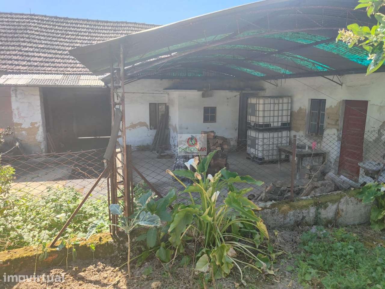 Moradia para restaurar  com terreno para construção em Nariz - Grande imagem: 2/31