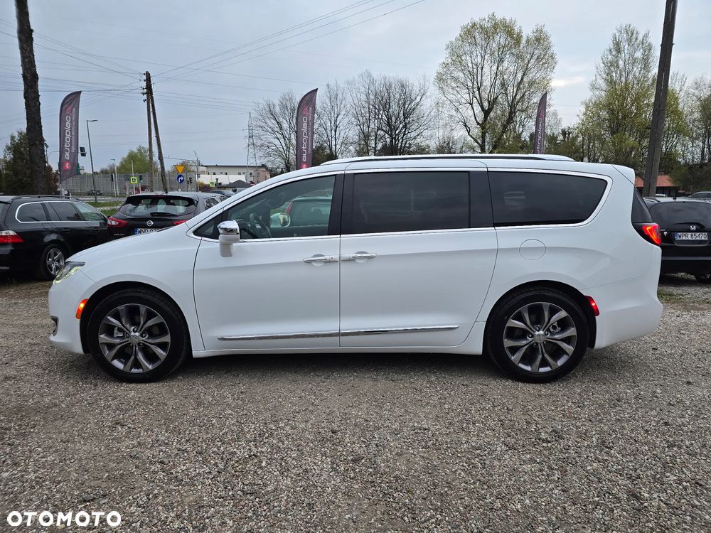 Chrysler Pacifica - 4