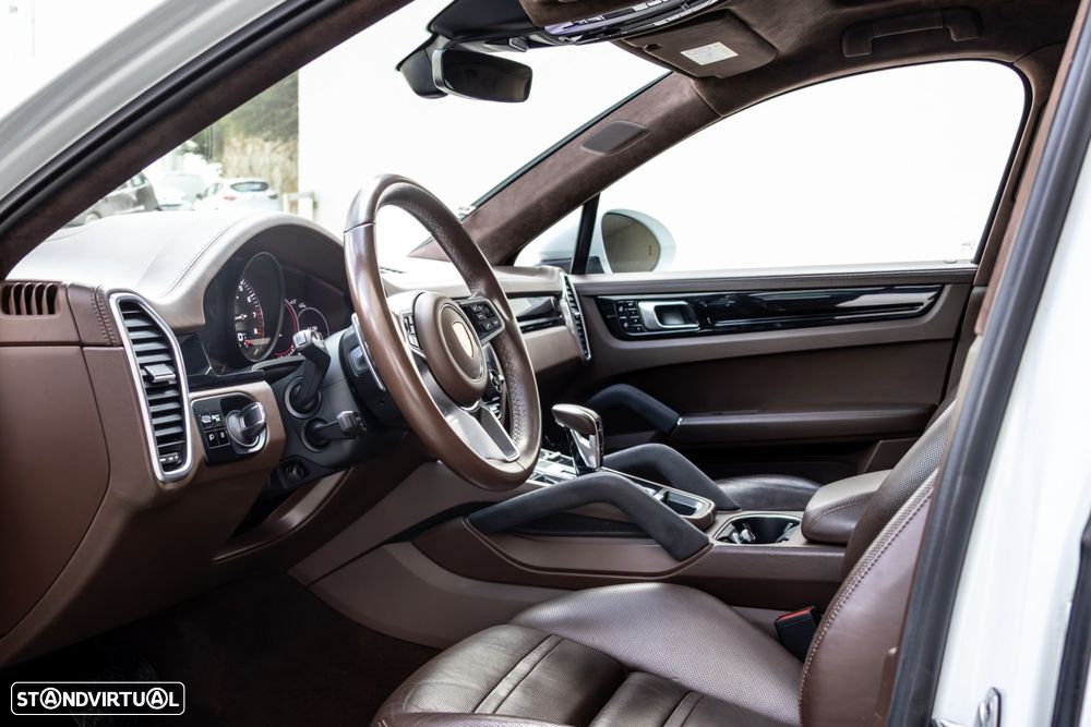 Porsche Cayenne Coupé E-Hybrid - 17