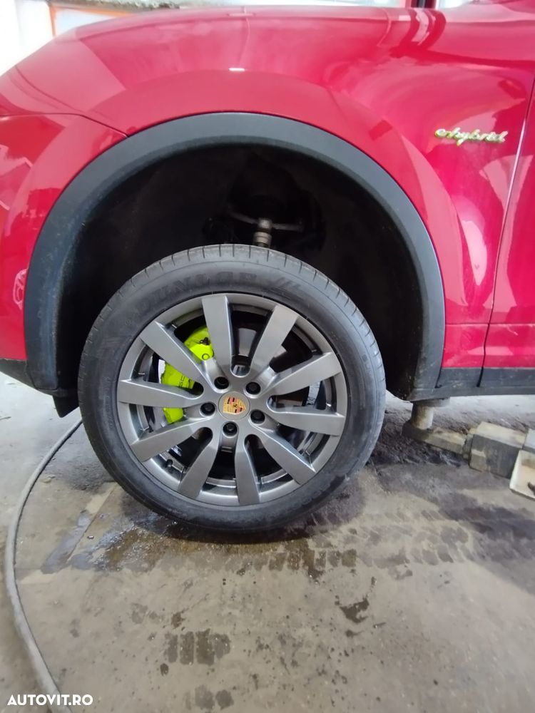 Porsche Cayenne - 4