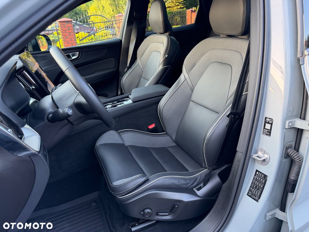 Volvo XC 60 B5 B AWD Plus Black Edition - 23