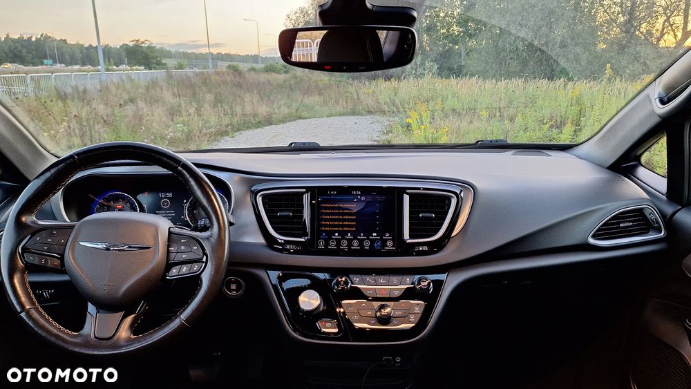 Chrysler Pacifica - 14