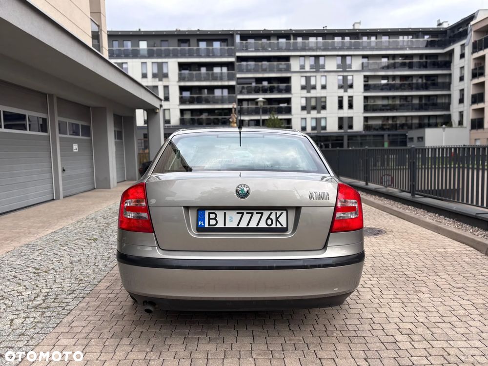 Skoda Octavia 1.6 Elegance - 4
